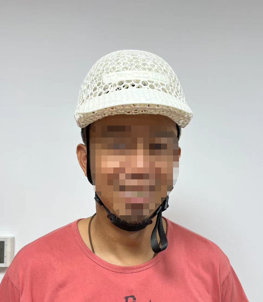 3D打印馬術(shù)頭盔試戴效果